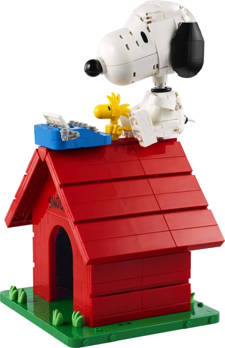 LEGO 21368 Snoopy's Doghouse: 964 Pieces and a Perfect Peanuts 70th Anniversary Tribute