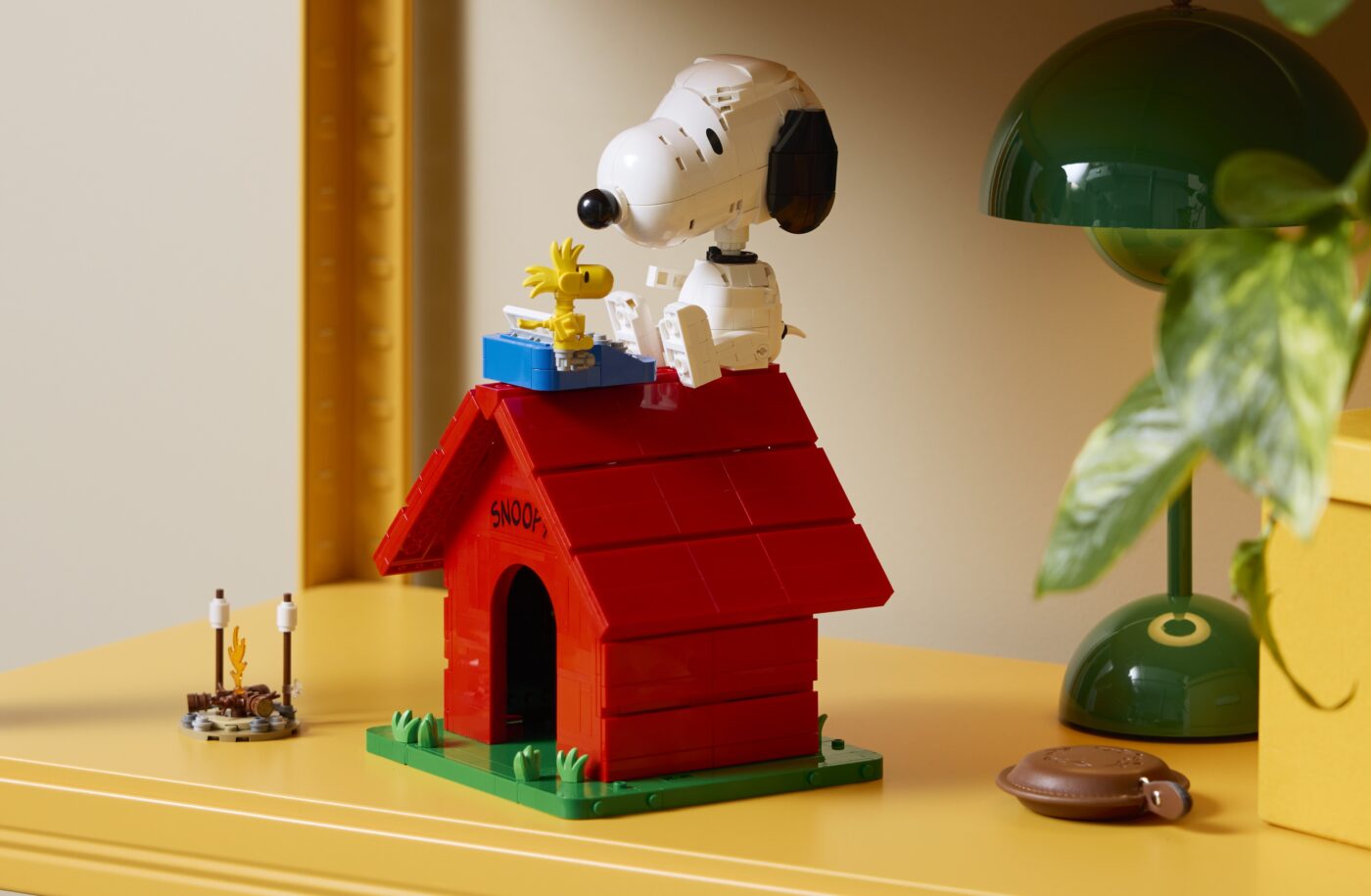 LEGO 21368 Snoopy's Doghouse lifestyle display