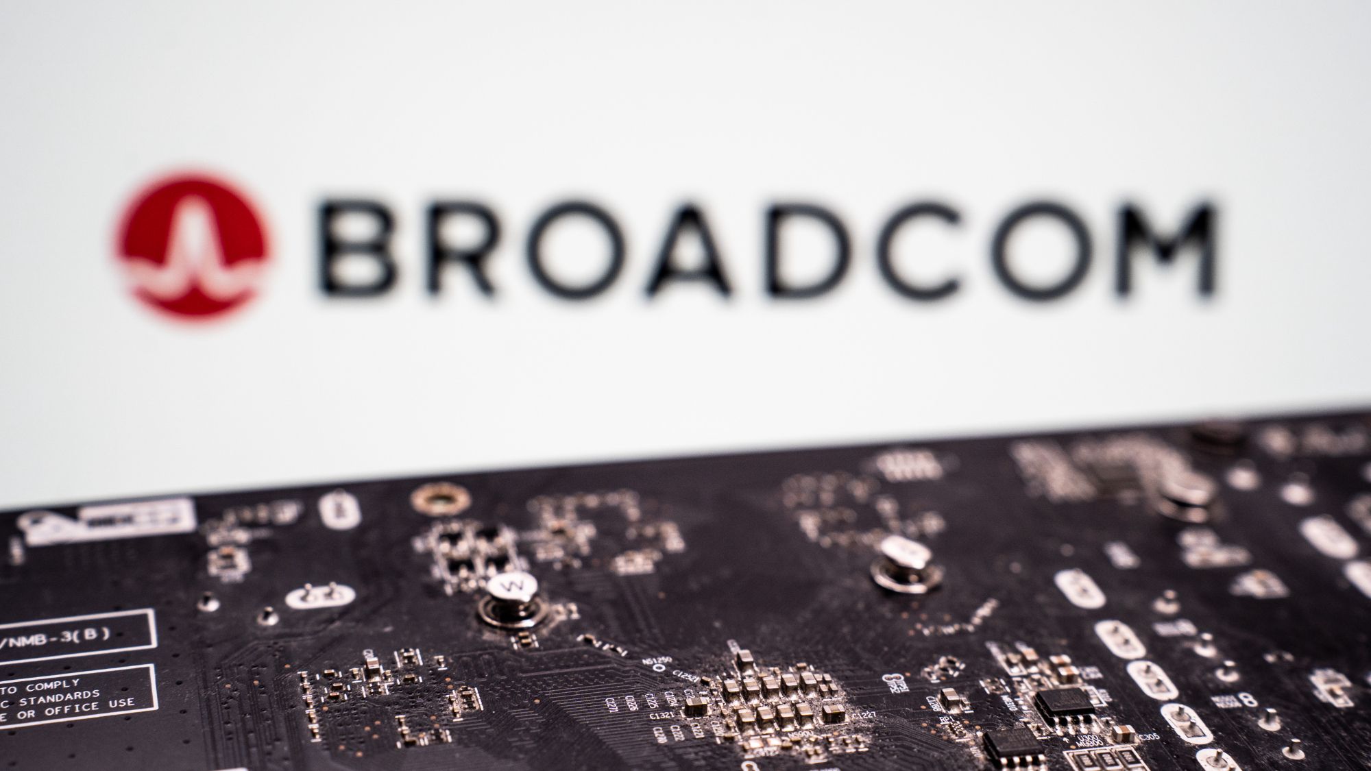 Broadcom Secures Massive TPU Deal for Anthropic's AI Expansion